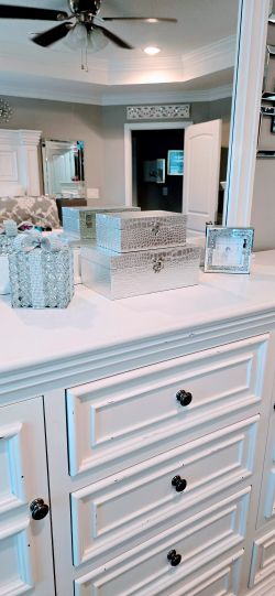 Dresser 2
